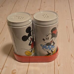 Disney Mickey Mouse And Minnie Mouseand Friends brand new SALT AND PEPPER